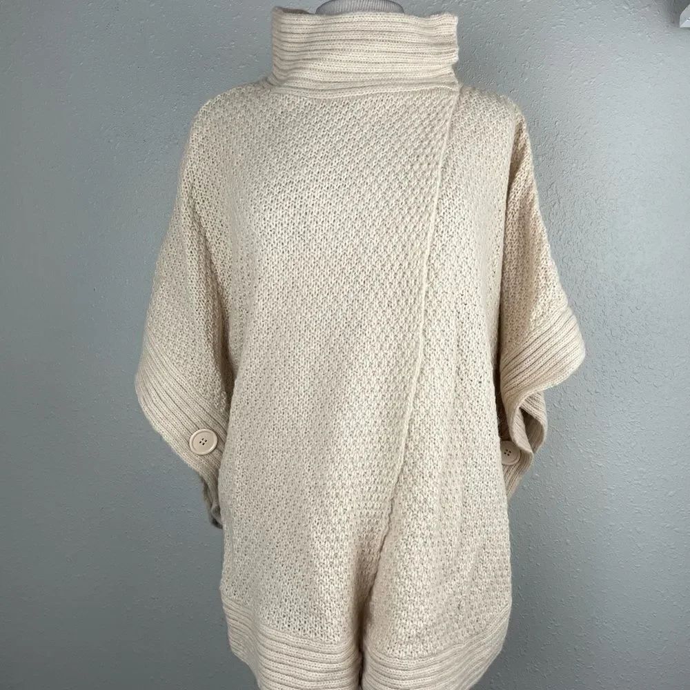 NWT Dressbarn Womens Knit Poncho Wrap Neck Sweater with Snaps/Two Big Buttons S